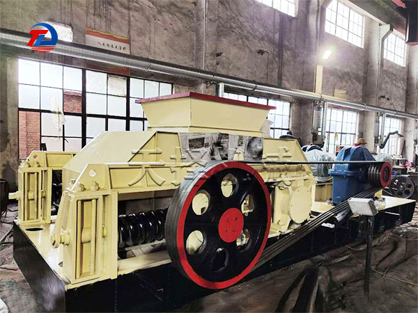 對(duì)輥式制砂機(jī)